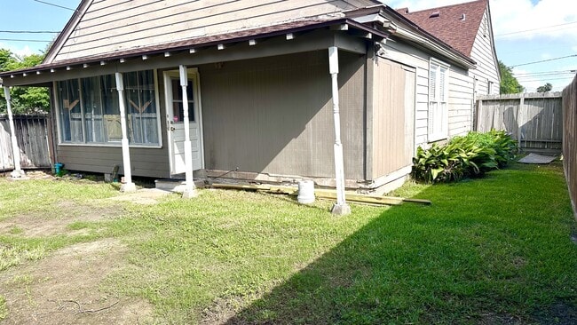 Building Photo - 213 Doddridge St