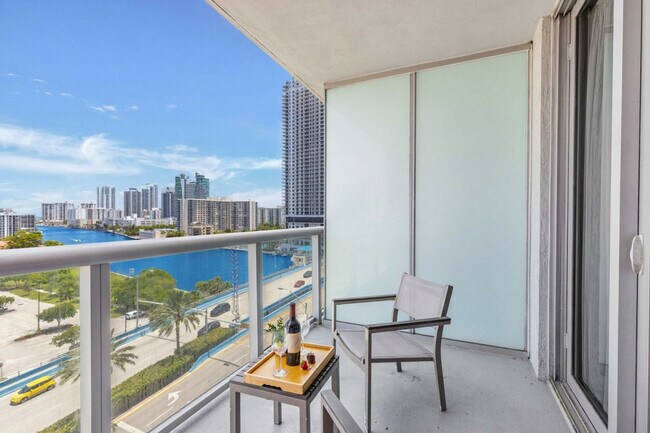 Building Photo - 2602 E Hallandale Beach Blvd