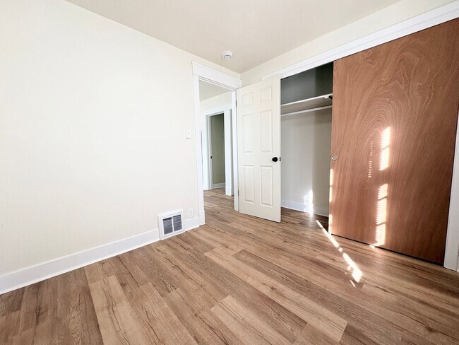 Building Photo - 1715 Marshall St