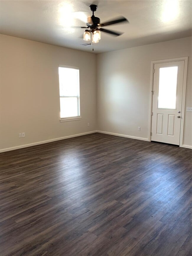 Building Photo - 3215 Enclave Pl