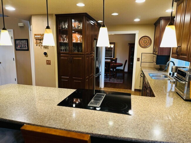 Building Photo - Beautiful Custom Newly Remodeled Home