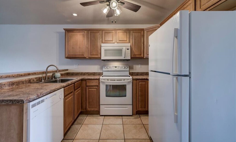 Building Photo - 6829 Overland Dr