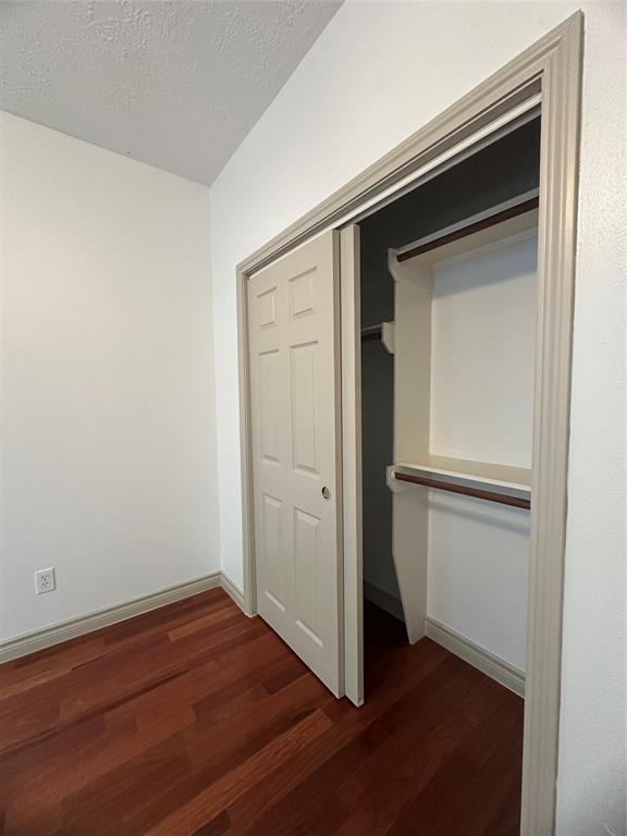 Building Photo - 2027 Marchwood Manor Dr