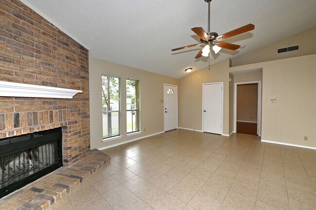 Building Photo - 13706 Winding Hill