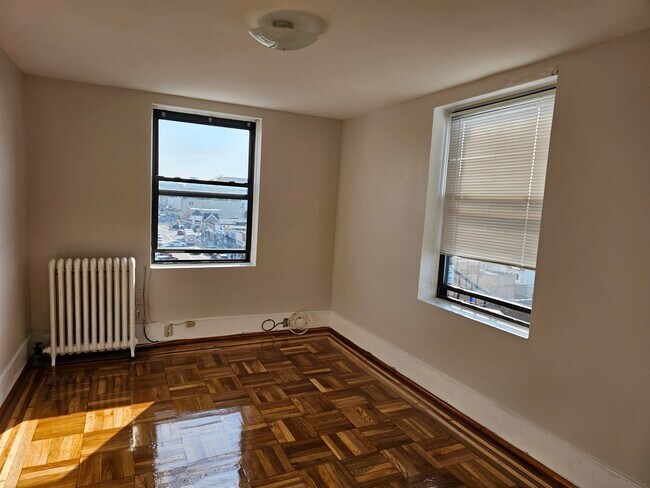Building Photo - 435 79th St