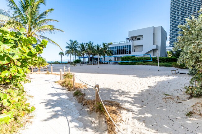 Building Photo - 4001 S Ocean Dr