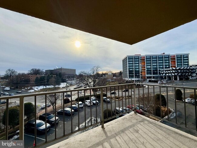 Building Photo - 5565 Columbia Pike