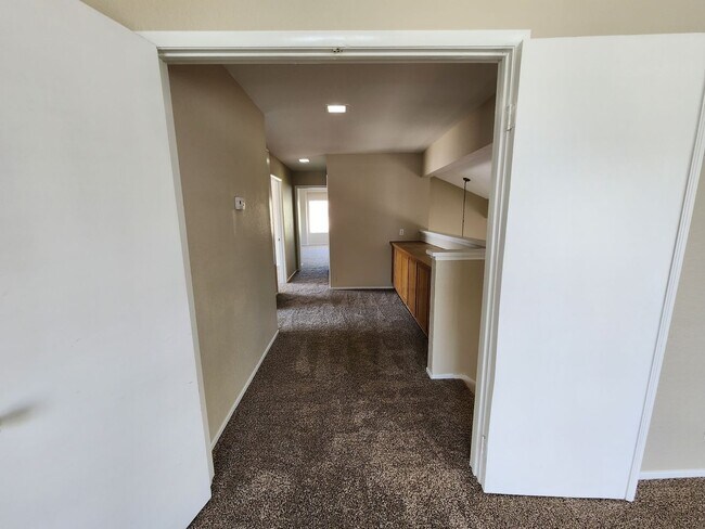 Building Photo - 6703 Dominion Ct