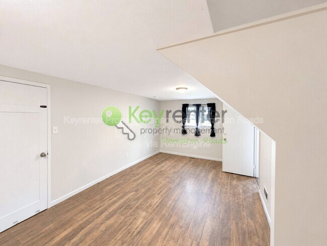 Building Photo - 608 Charlton Dr