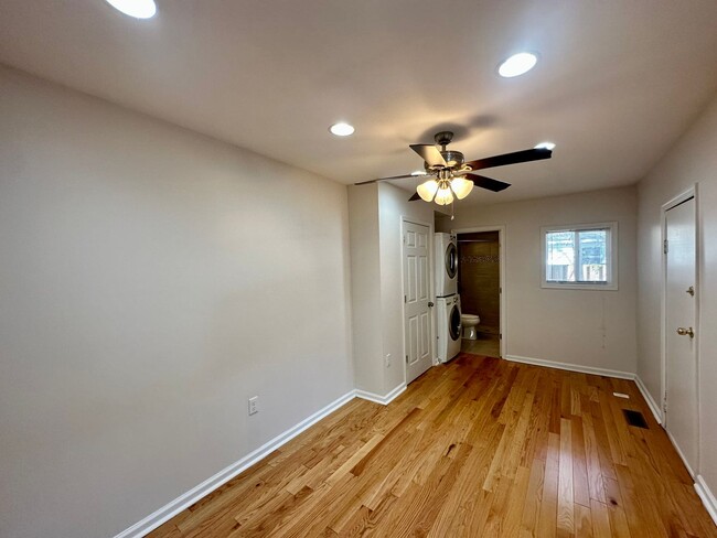 Building Photo - Apartment in Upper Fells Point!