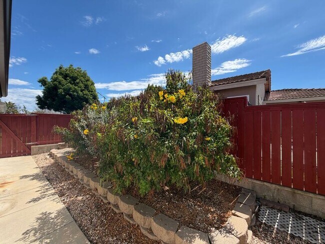 Building Photo - 720 Valley Crest Dr