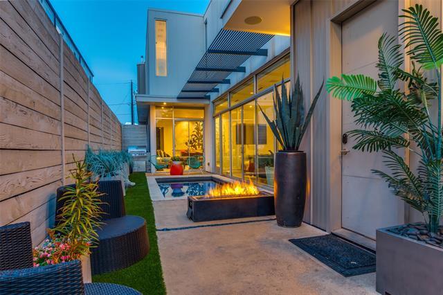 Building Photo - 2300 N Carroll Ave