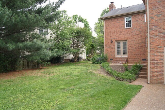 Building Photo - 1144 Hunters Chase Dr