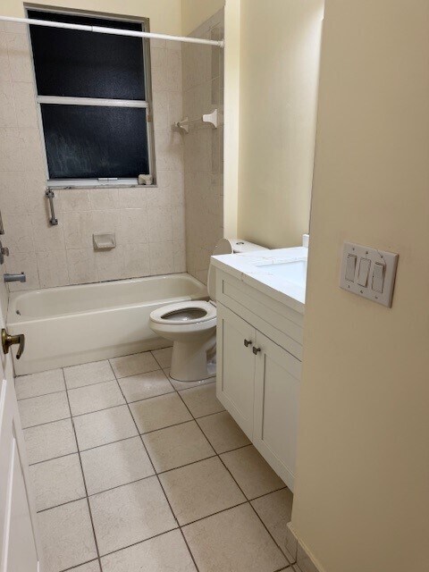 Building Photo - 2304 NE 37th Terrace