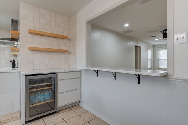 Building Photo - 4 Bed 3 Bath Pre-lease in Central Lubbock!!!