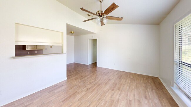 Building Photo - 802 Hackberry St