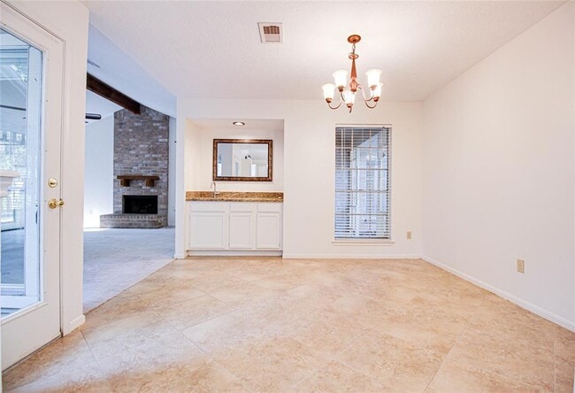Building Photo - 4 Brentwood Oaks Ct