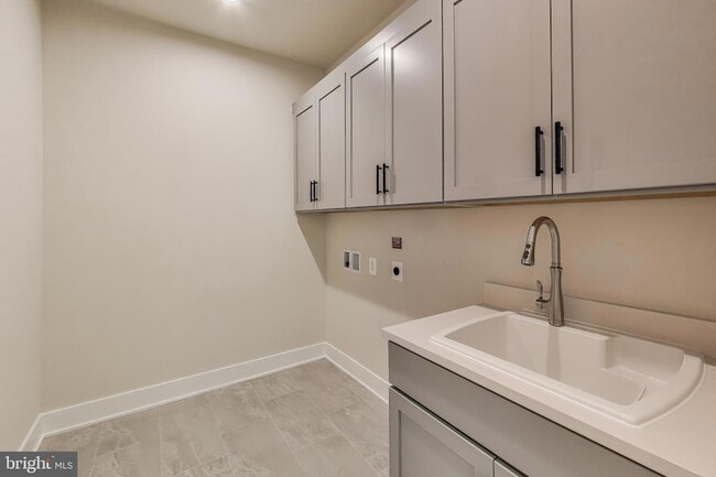 Building Photo - 6921 Renita Ln