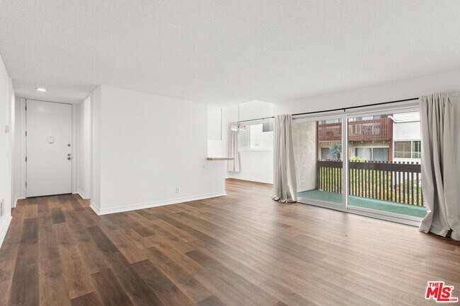 Building Photo - 6000 Canterbury Dr