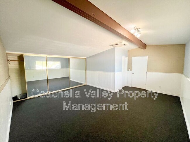 Building Photo - 1680 E Mesquite Ave