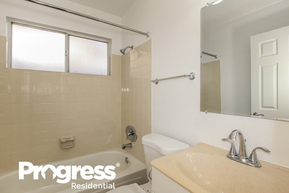 Building Photo - 3552 E Le Marche Ave