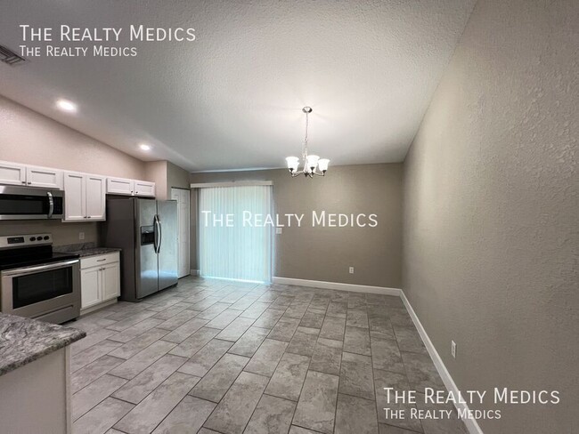 Building Photo - 2736 SW 161st Loop