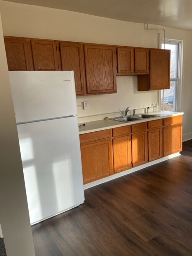 Building Photo - 237 Pattison St