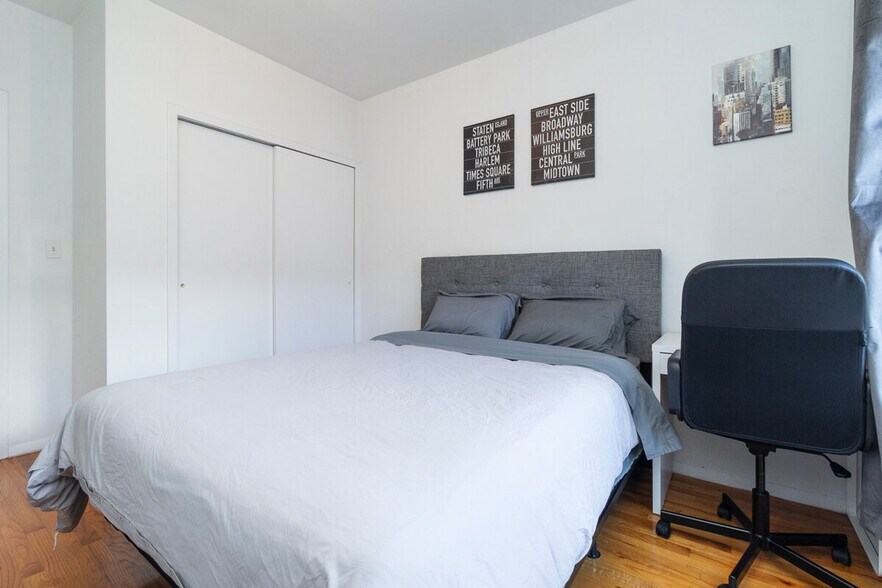 Building Photo - 319 E 95th St