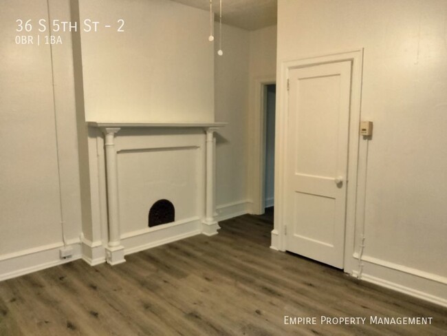 Building Photo - 1st Floor-Studio / 1 Bathroom Apartment in...