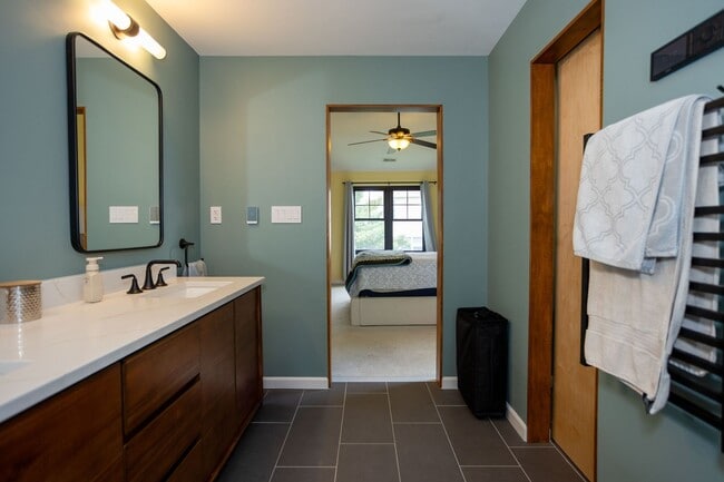 Building Photo - Rare Opportunity in Potomac Crossing!