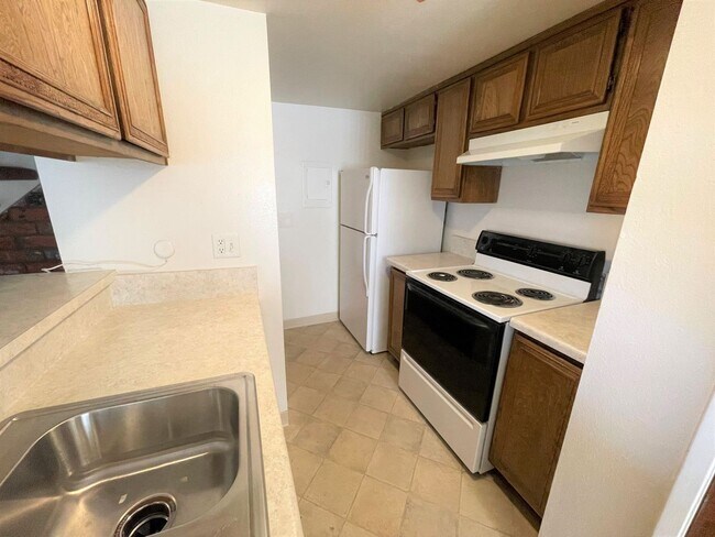 Building Photo - Centrally Located McKeon Condo