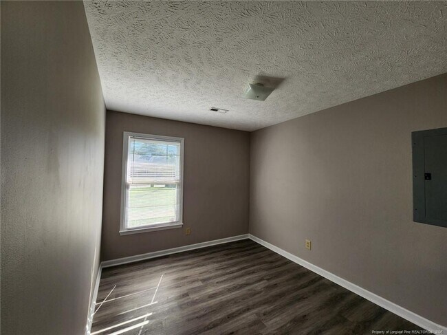 Building Photo - 2908 Rosemeade Dr