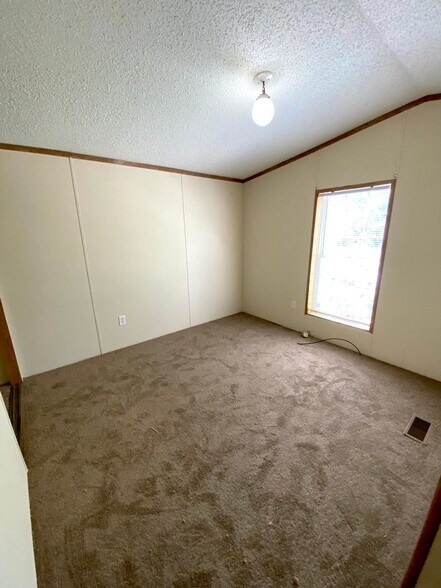 Building Photo - 2242 S Sheeran Dr