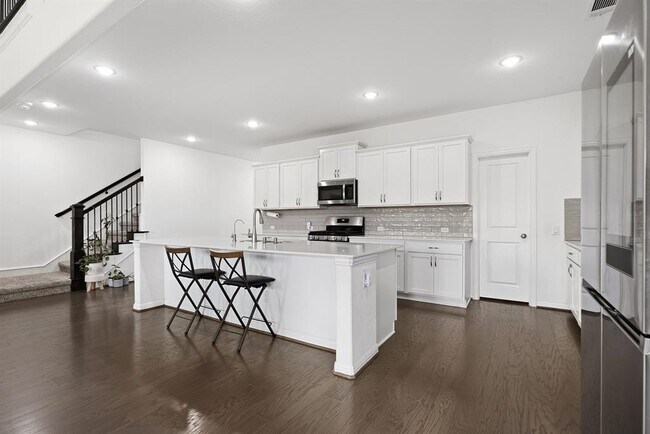 Building Photo - 120 Lenera Dr