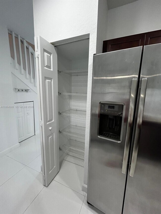 Building Photo - 3320 W 92nd Pl