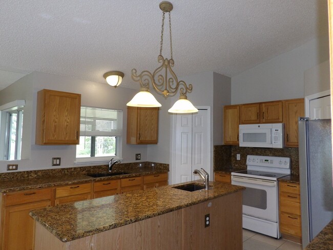 Building Photo - Real Nice 2088 Sq Ft 4 Bedroom 2 bath with...