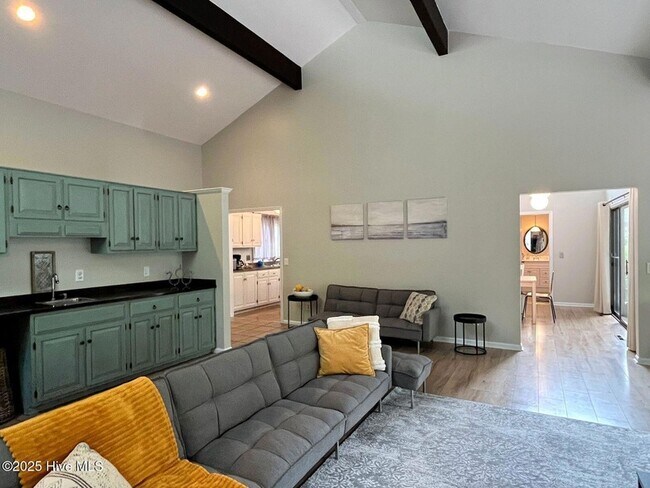 Building Photo - 1010 Monticello Dr