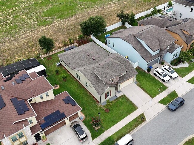 Building Photo - 2062 Redbay Ave