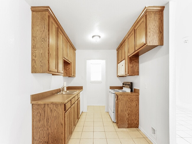 Building Photo - 313 Isbell Rd