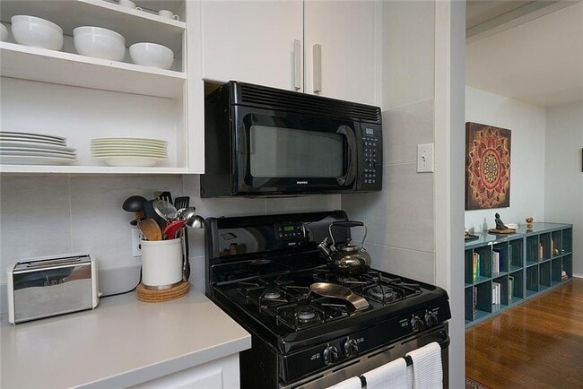 Building Photo - 1502 Corona Dr