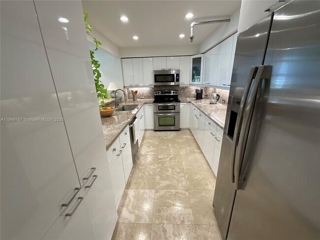 Building Photo - 170 Ocean Ln Dr