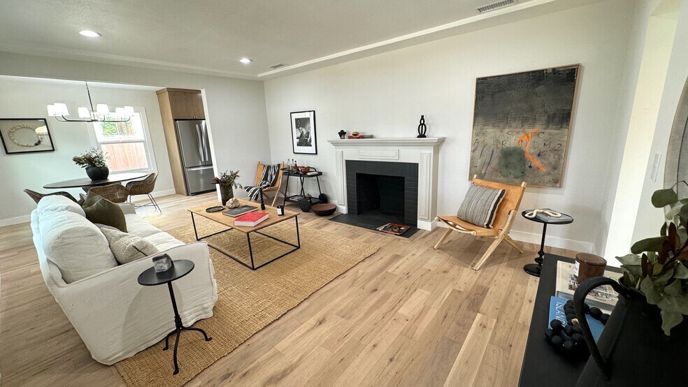 Building Photo - 5950 Simpson Ave