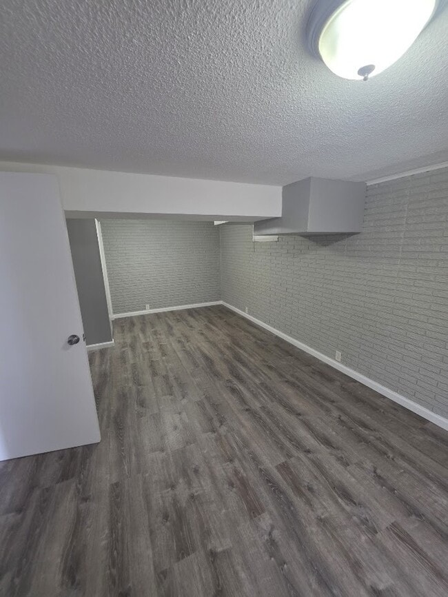 Building Photo - Beautiful 4 bedrooms and 1 bath home located on NE 38th St in Kansas City, MO