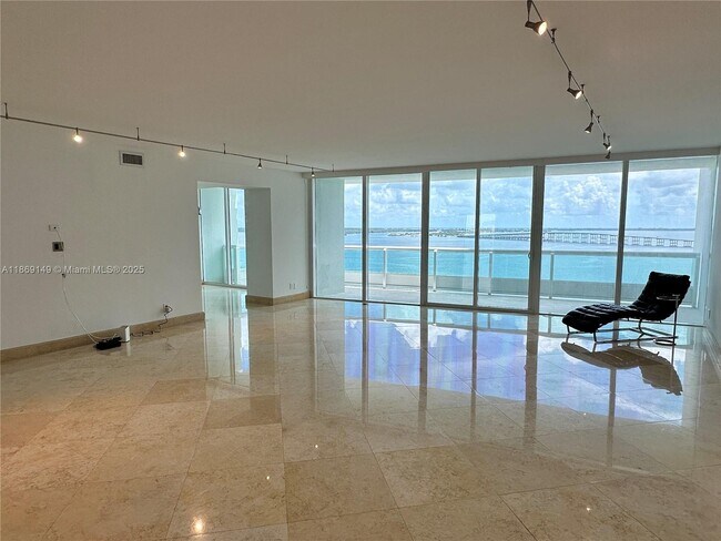 Building Photo - 1643 Brickell Ave