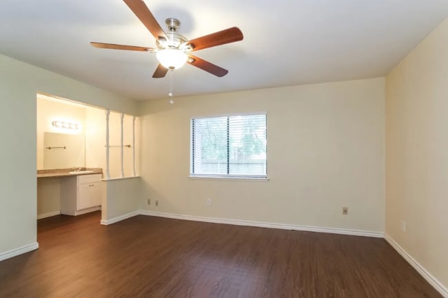 Building Photo - 14118 Edenglen Dr