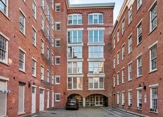 Building Photo - 130 John St