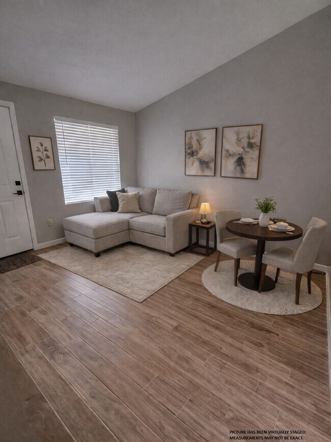 Building Photo - UCF Remodeled Duplex