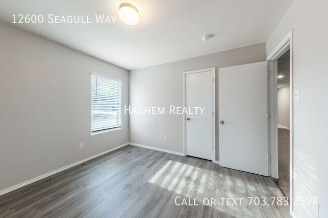 Building Photo - 12600 Seagull Way