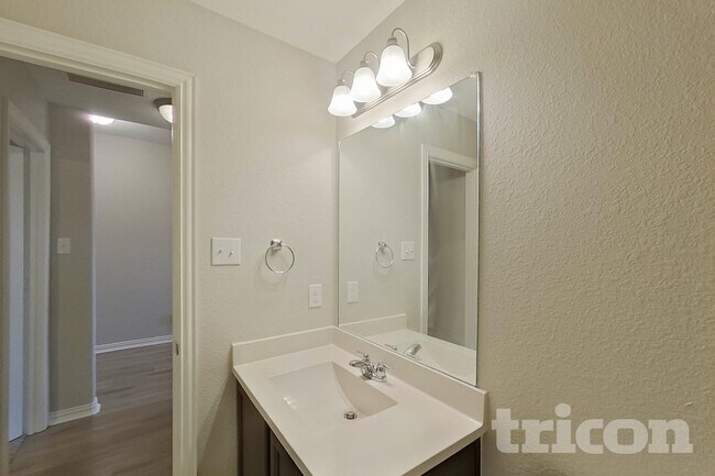 Building Photo - 1348 Renoir Dr