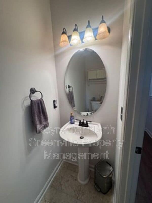 Building Photo - 612 Graythorn Ln